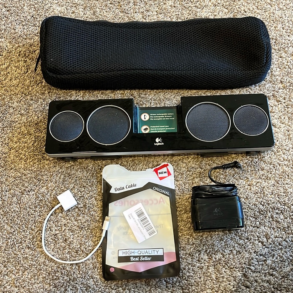 Logitech Pure-fi Anywhere 2 with Acessories